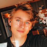 bolt - kik username