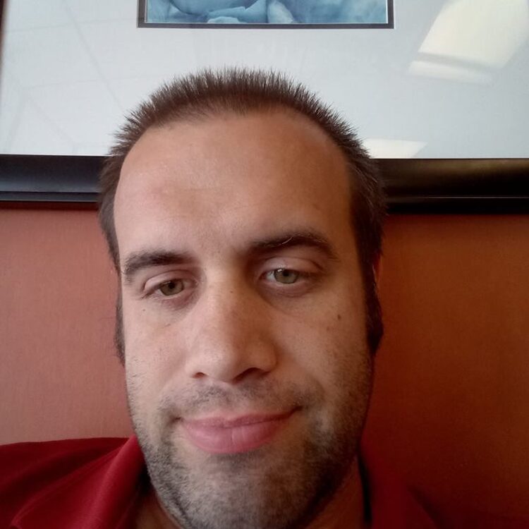 Foto de perfil de James (will talk to any age)