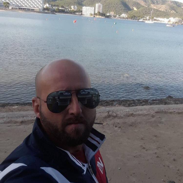 Foto de perfil de Adrian