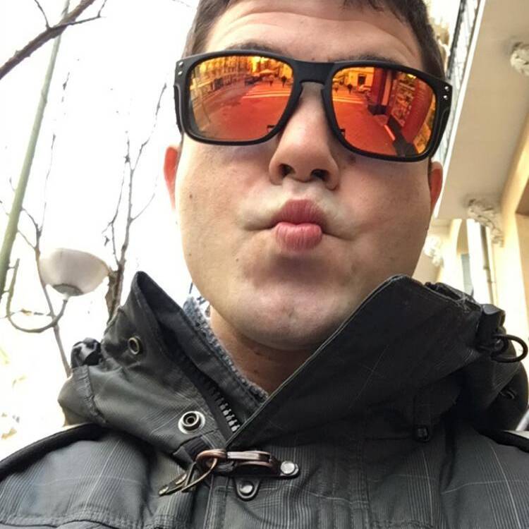 Foto de perfil de R
