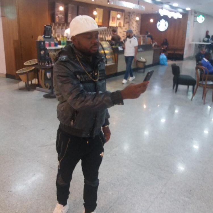 Foto de perfil de mick kelvin